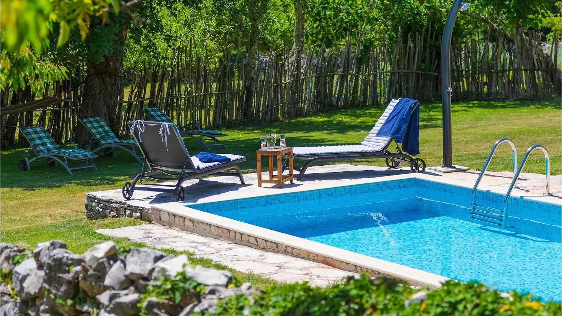 Villa Mate Lovrinici