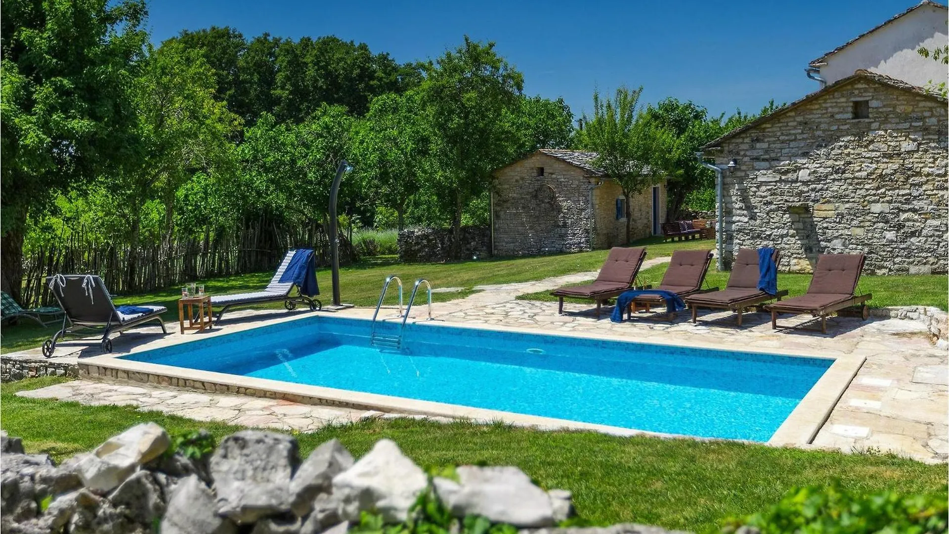 Villa Mate Lovrinici