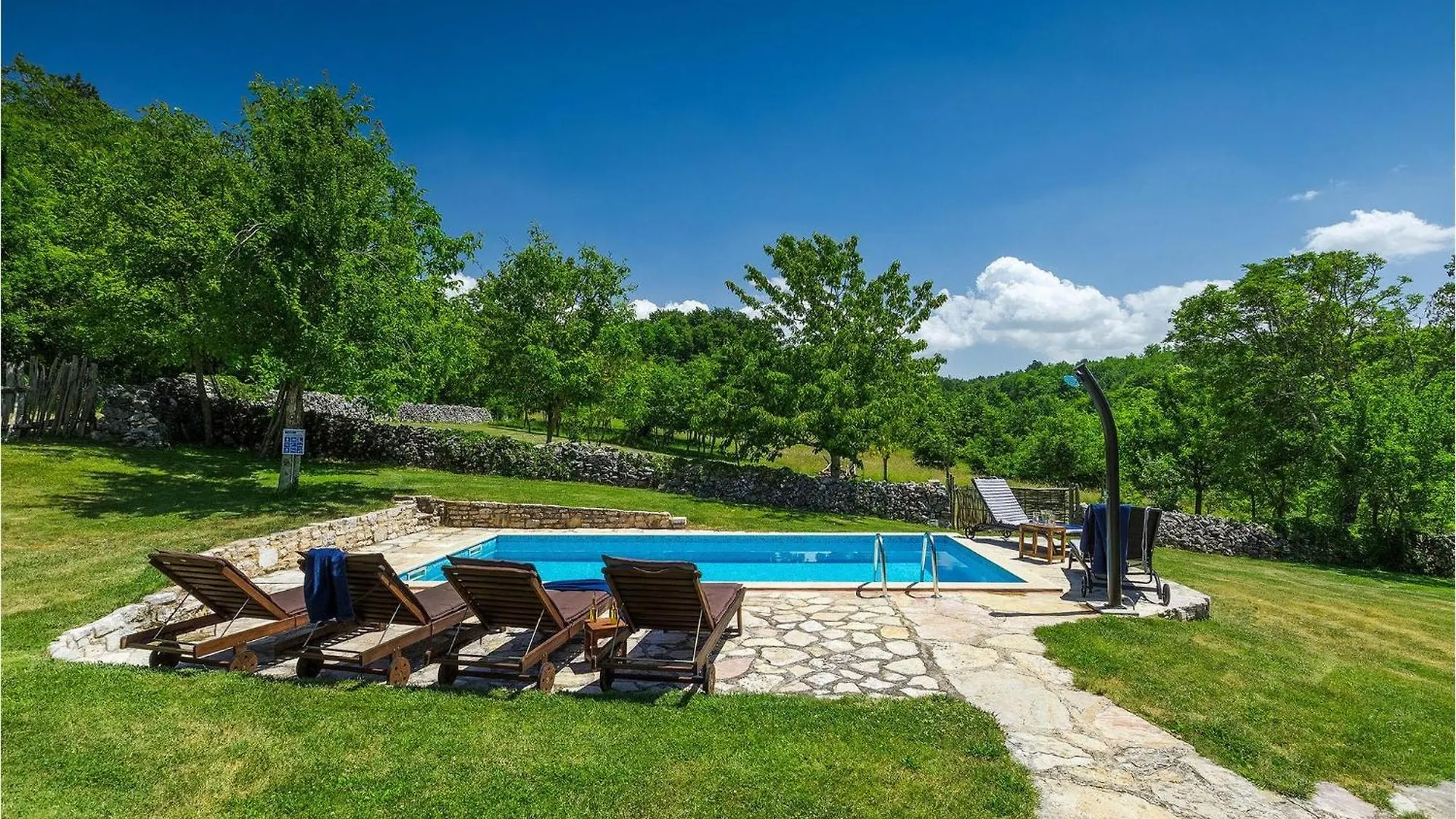 Villa Mate Lovrinici 0*,